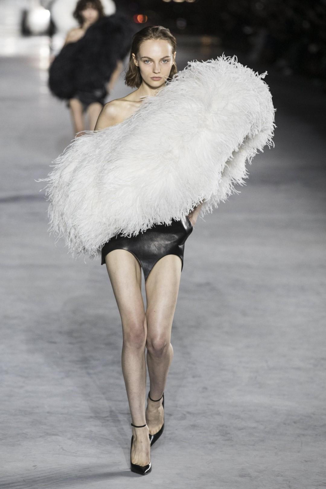 Yves Saint Laurent Sfilata (9) Lorella Chinaglia Scuola di Moda e